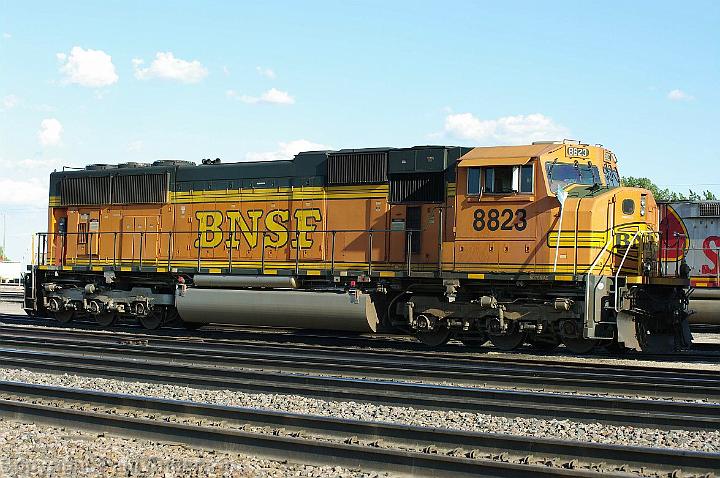 BNSF 8823 - SD70MAC.jpg